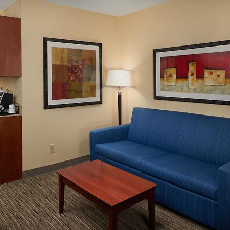 Holiday Inn Express Hotel & Suites Anniston/Oxford By Ihg Exterior foto