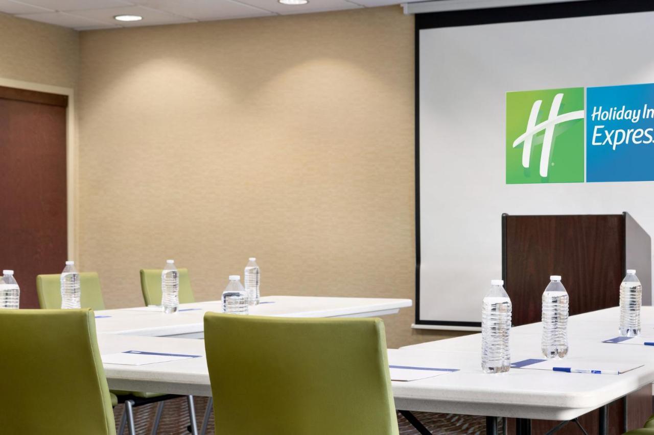 Holiday Inn Express Hotel & Suites Anniston/Oxford By Ihg Exterior foto