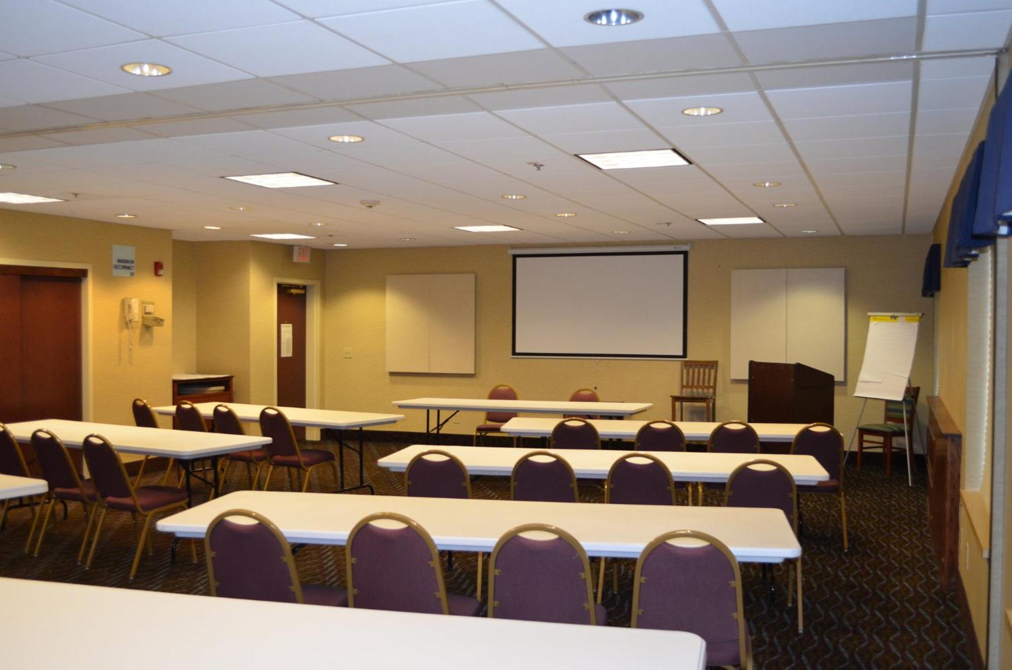 Holiday Inn Express Hotel & Suites Anniston/Oxford By Ihg Exterior foto