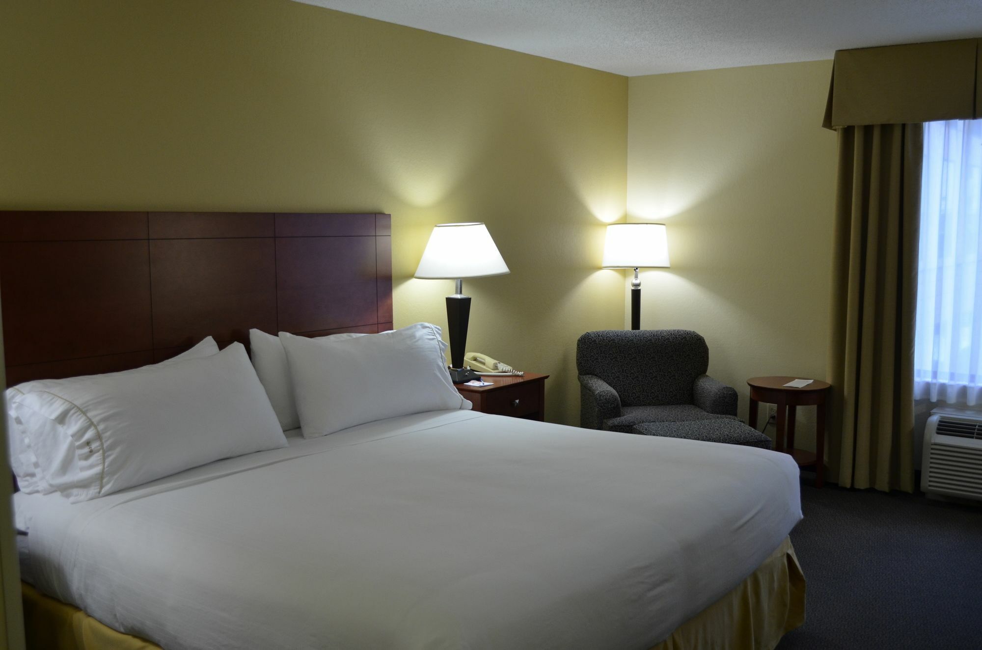 Holiday Inn Express Hotel & Suites Anniston/Oxford By Ihg Exterior foto