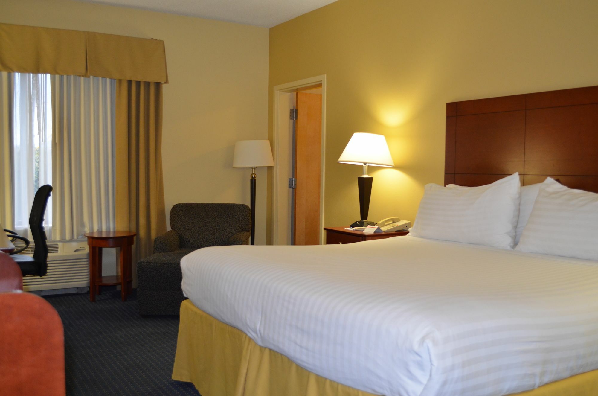 Holiday Inn Express Hotel & Suites Anniston/Oxford By Ihg Exterior foto