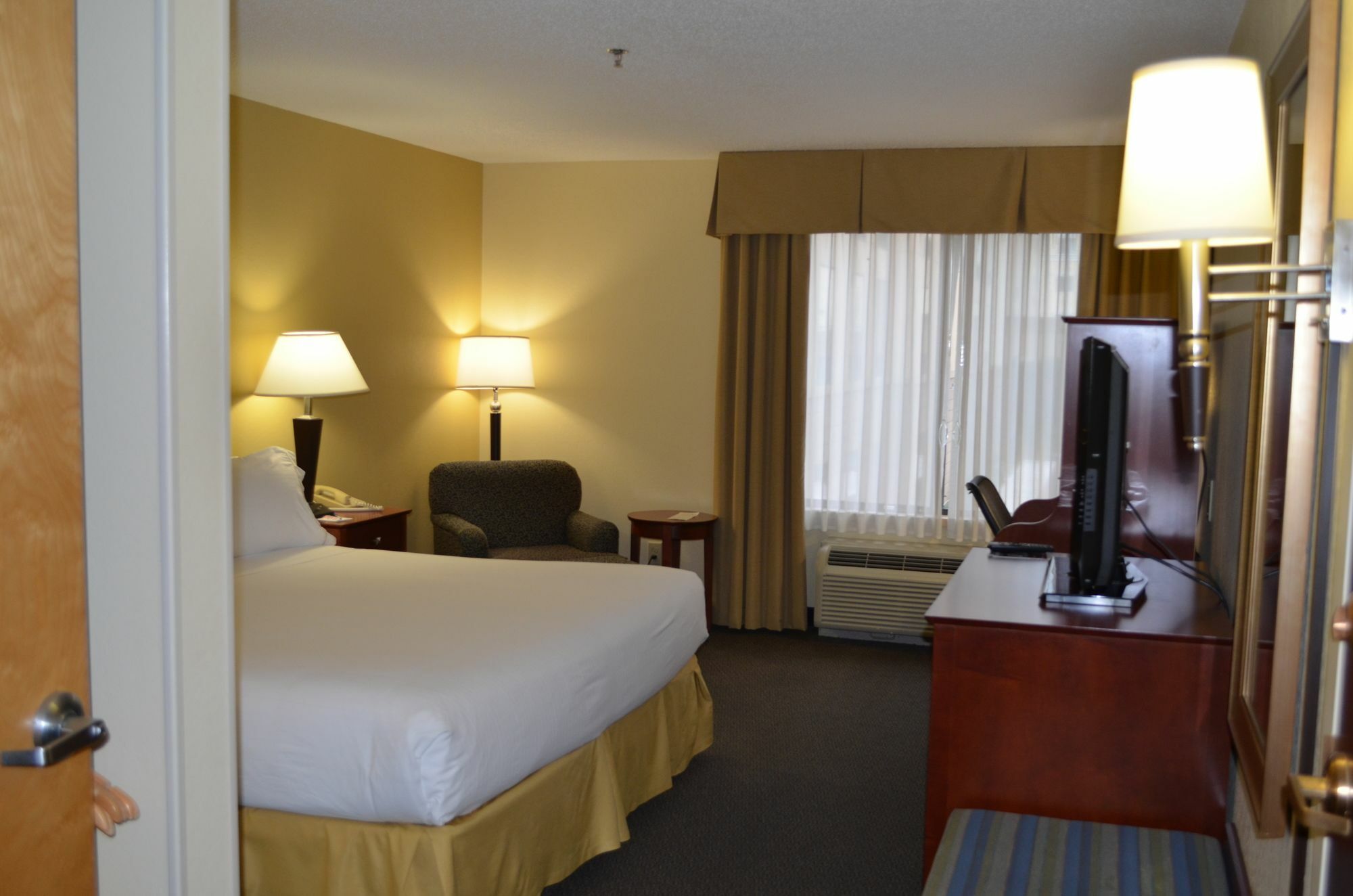 Holiday Inn Express Hotel & Suites Anniston/Oxford By Ihg Exterior foto